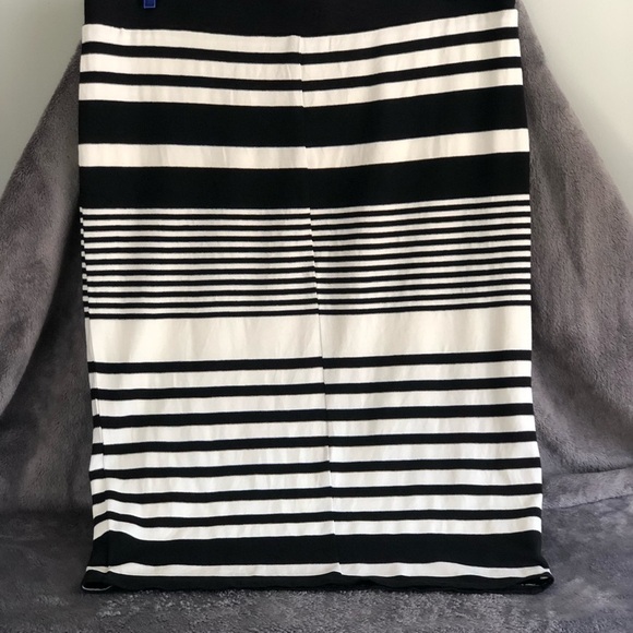 𝅺TRINA Turk off white cream and black striped  lined skirt‎ size large #s1107 - Picture 2 of 7